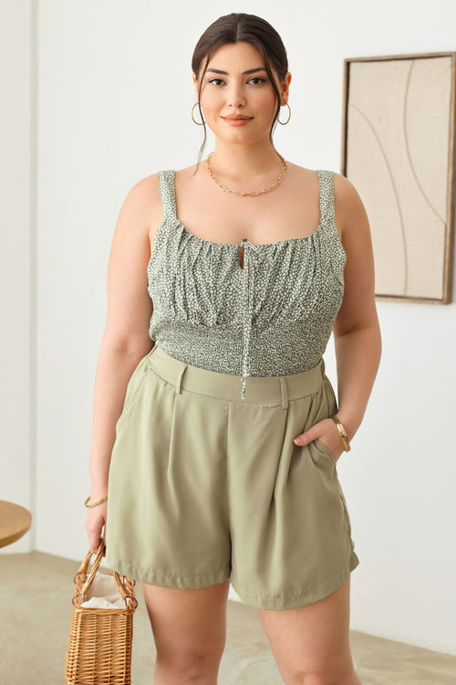 Cute Zenobia Plus Size Half Elastic Waist Shorts with Pockets