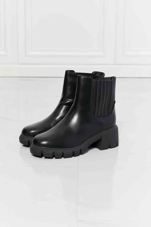 Cute MMShoes What It Takes Lug Sole Chelsea Boots in Black6