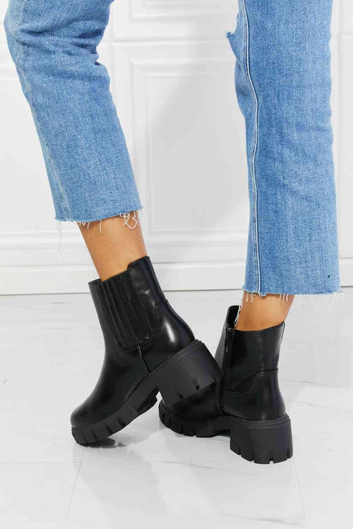 Cute MMShoes What It Takes Lug Sole Chelsea Boots in Black3